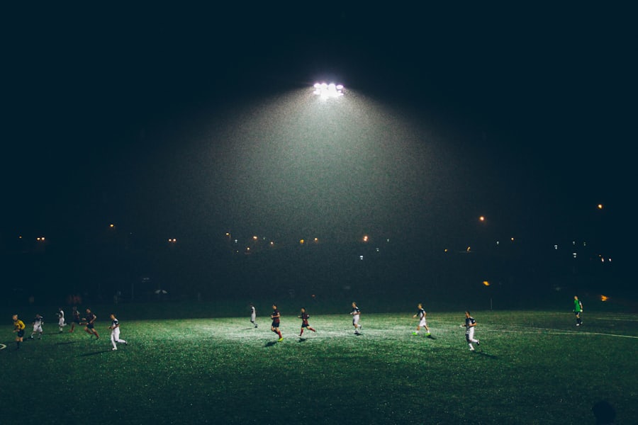 Stadion olahraga menyala di malam hari
